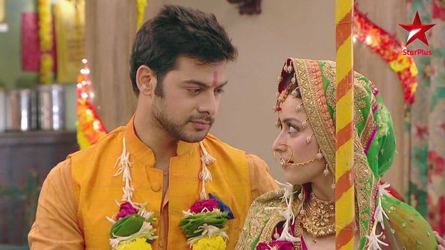 Mere Angne Mein - Watch Episode 37 - The 'munh dikhai' ceremony on Hotstar