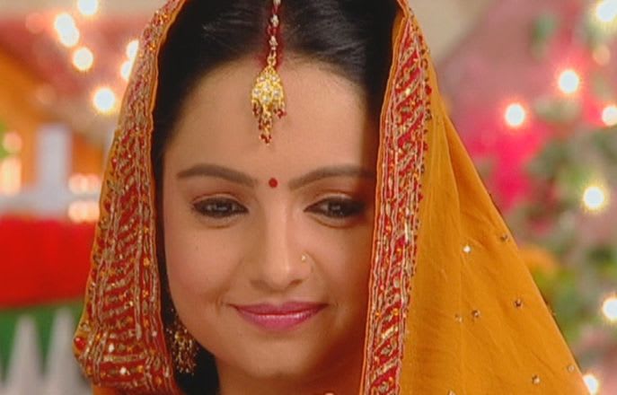 Watch Saath Nibhaana Saathiya TV Serial Episode 10 - Rashi again makes